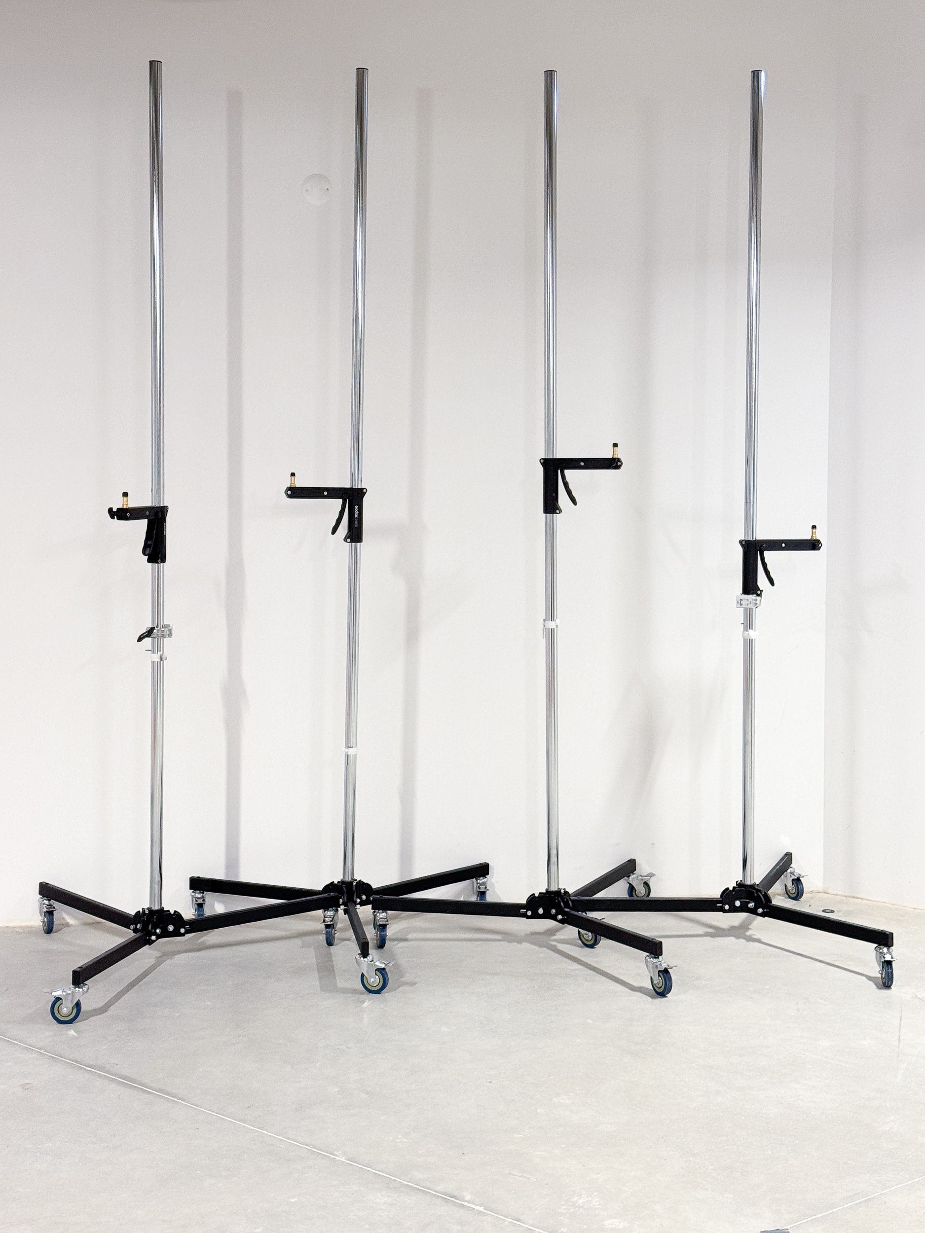 Coluna de Iluminação Godox 240FS com Rodas